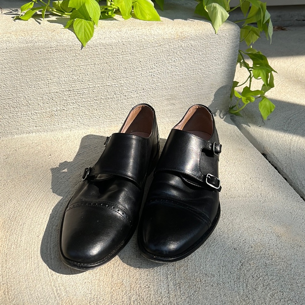 Banana Republic, men’s shoes, size 10.5, worn once, excellent condition.